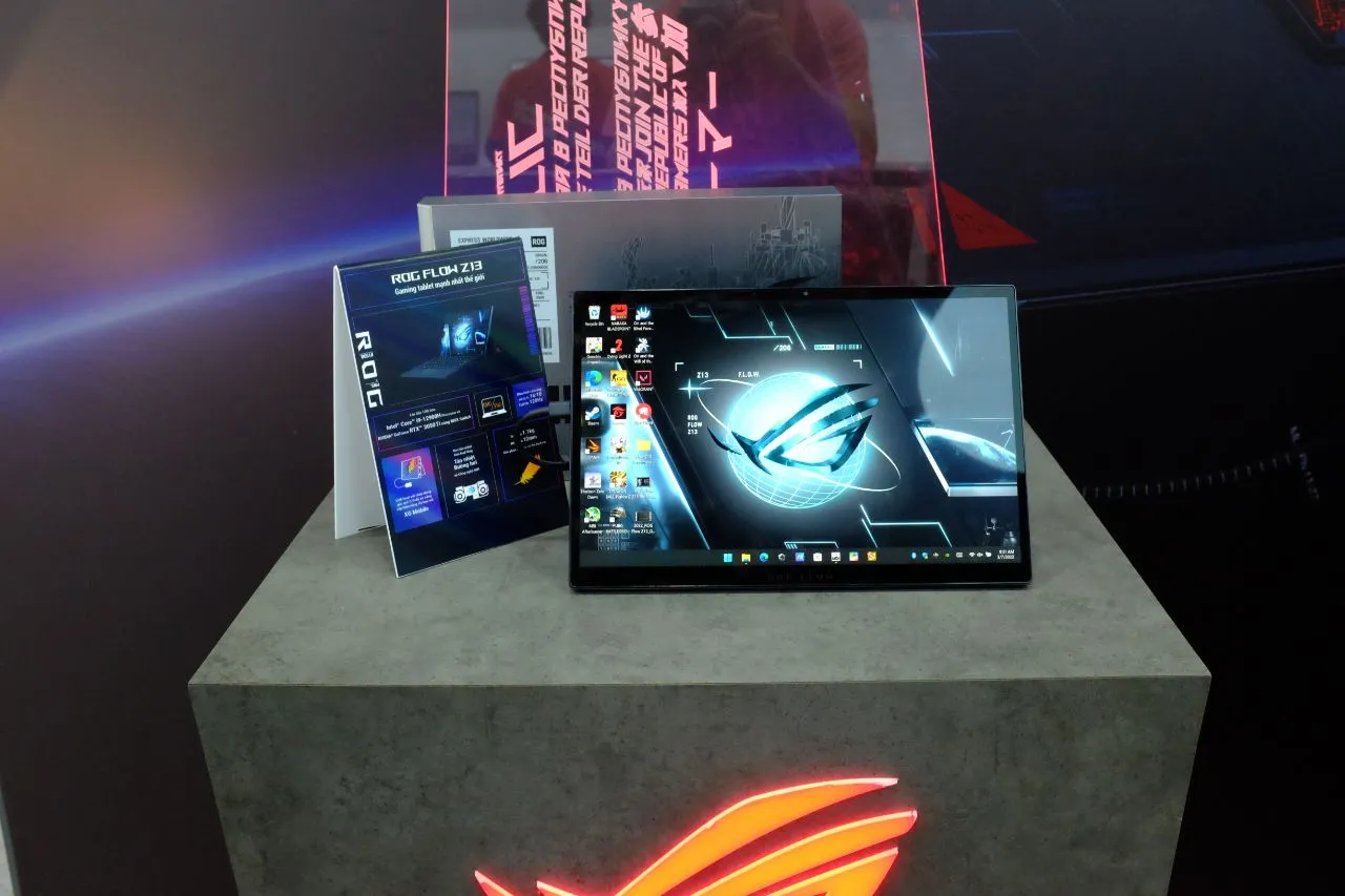 alt text: ASUS ROG Flow Z13 front view showcasing its slim profile and keyboard attachment