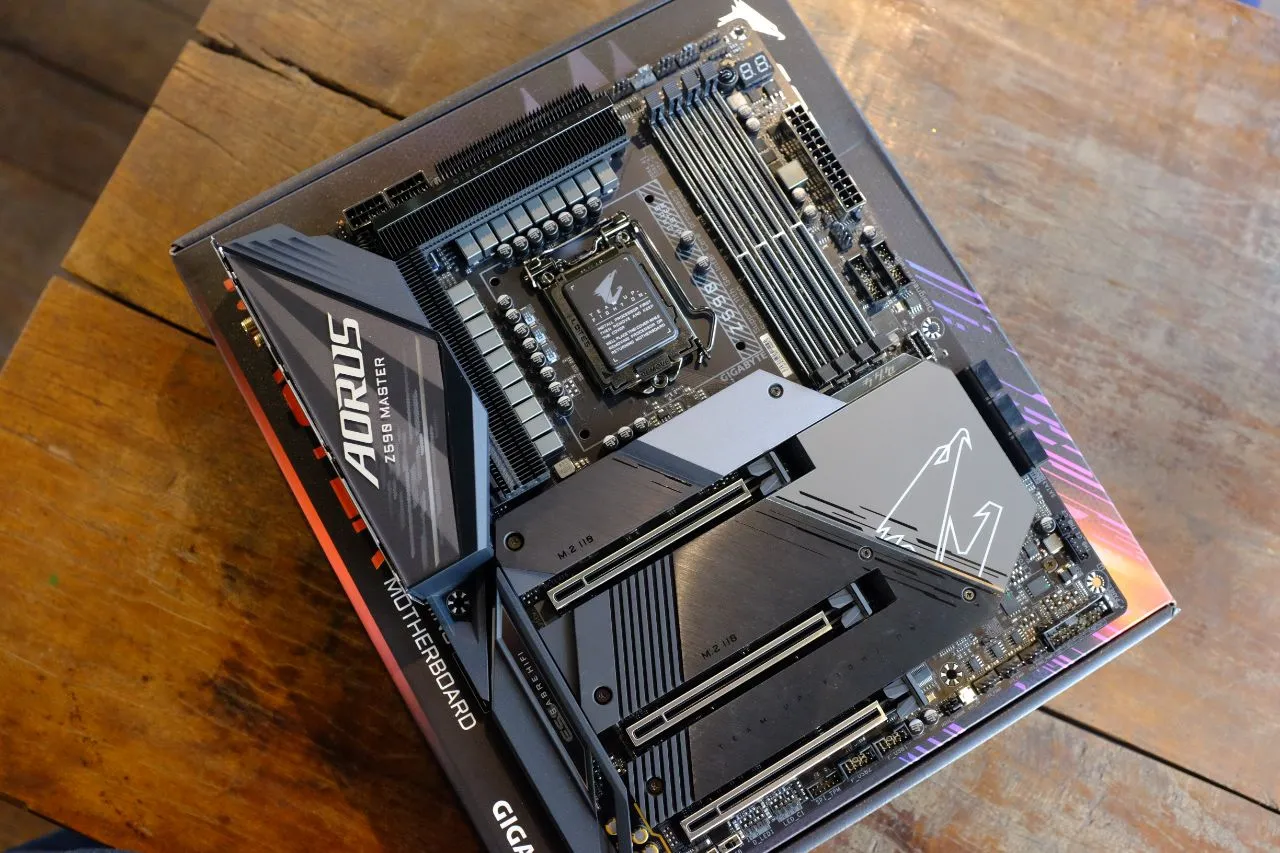 alt text: Close-up of the GIGABYTE Z590 AORUS Master motherboard heatsink