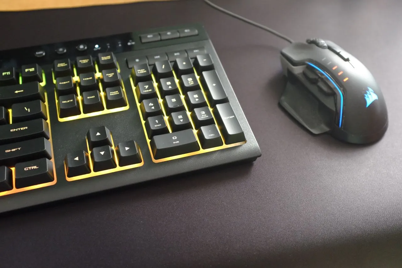 alt text: Corsair MM500 3XL with keyboard and mouse setup.