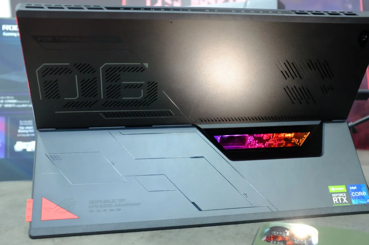 alt text: The ASUS ROG Flow Z13 attached to the XG Mobile eGPU, demonstrating its enhanced gaming capabilities with a high-performance graphics card