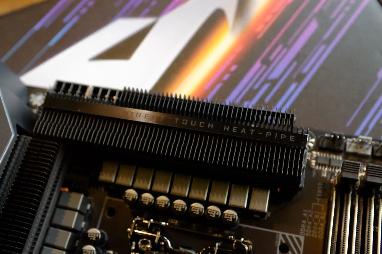 alt text: VRM heatsink of the GIGABYTE Z590 AORUS Master