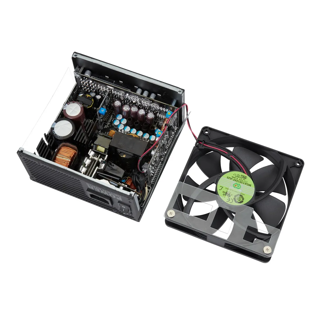 alt: The FSP HYDRO Ti PRO power supply features a compact design and high power density.