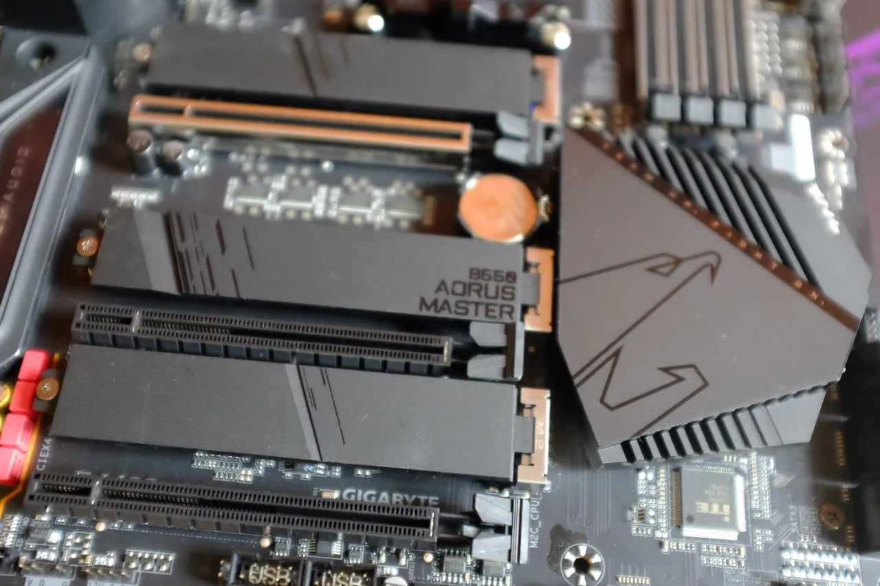 AORUS B550 Master Heatsinks