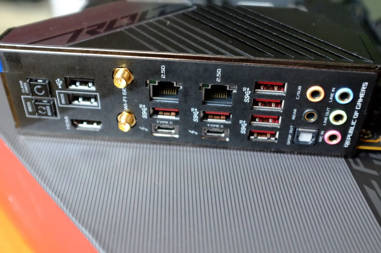 ASUS Maximus XIII Hero I/O Panel