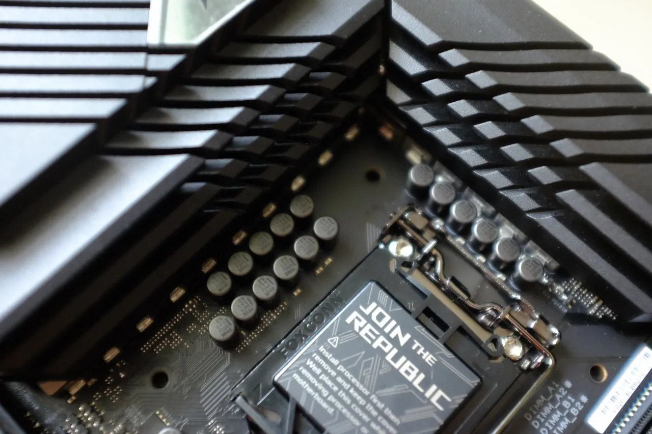 ASUS Maximus XIII Hero Metal Reinforced Clips