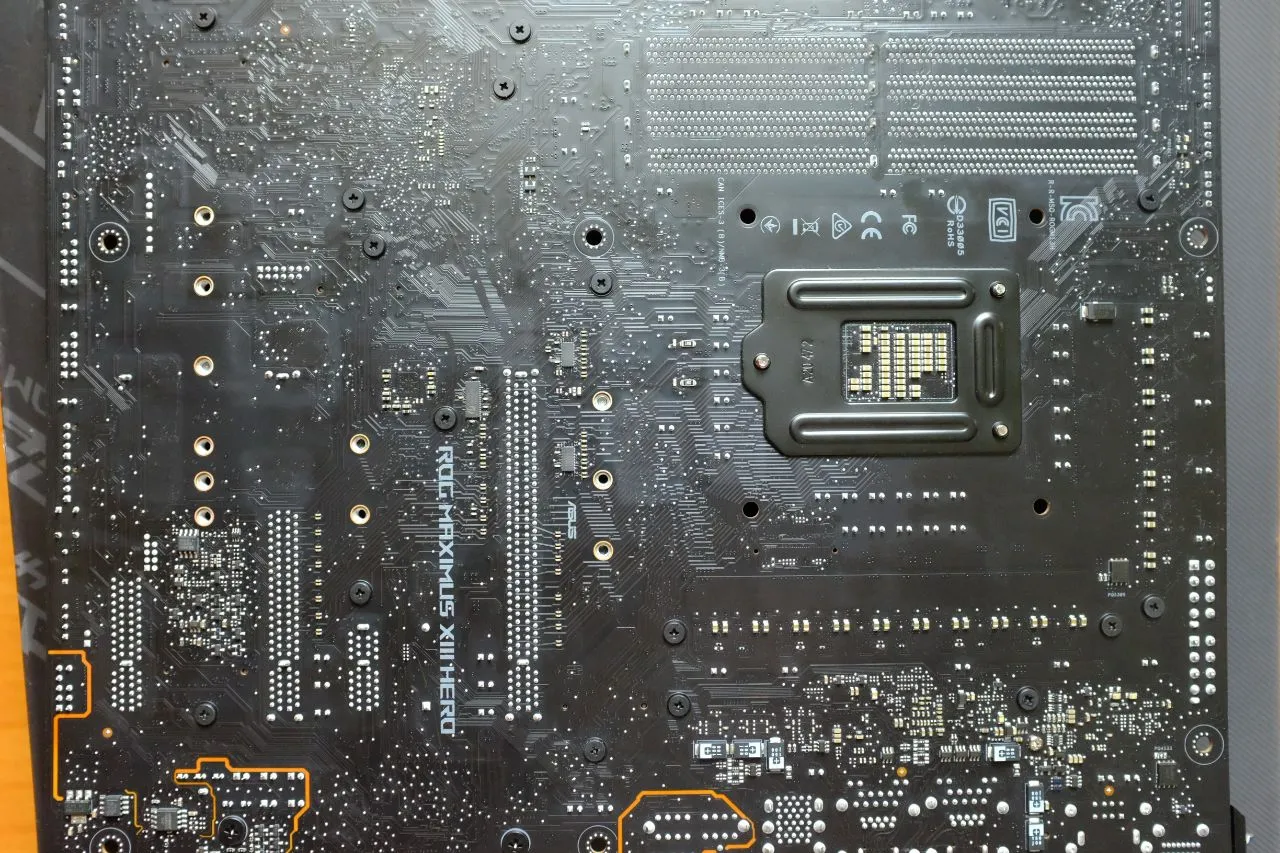 ASUS Maximus XIII Hero Onboard Buttons