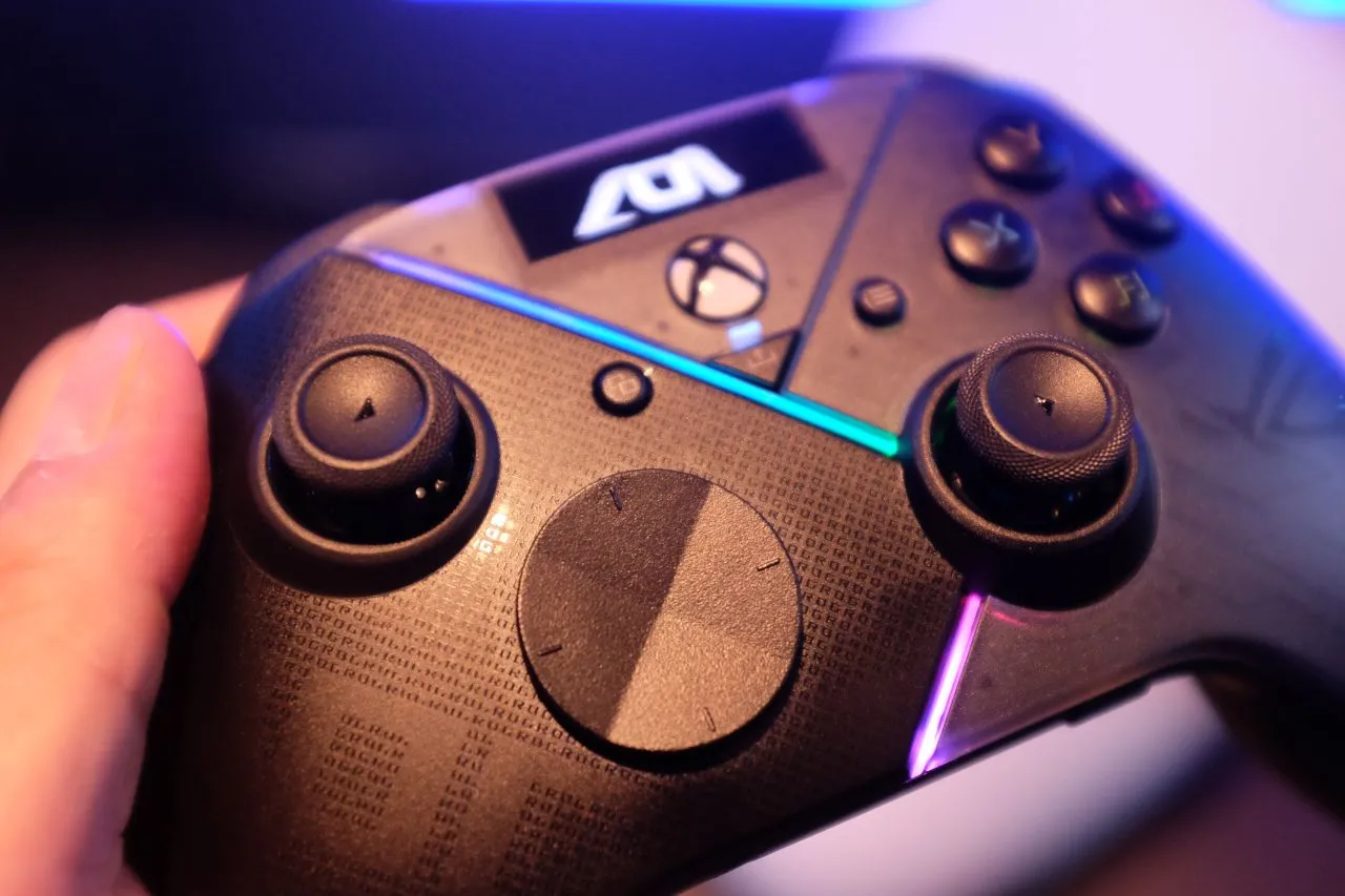Back of the ASUS ROG Raikiri Pro controller