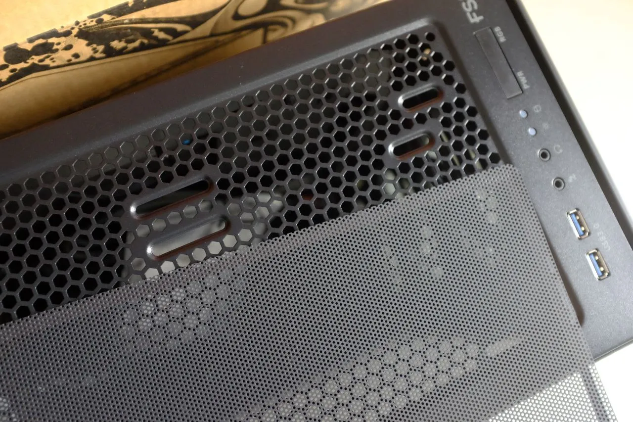 Cable Management in FSP CMT340 Case