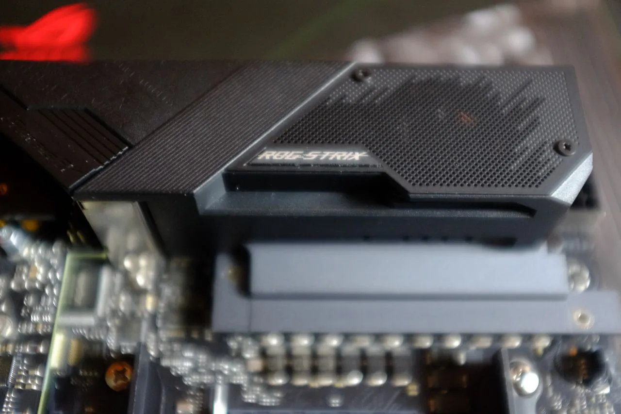 Close-up of the heatsink and fan on the ASUS Strix B550-I Gaming