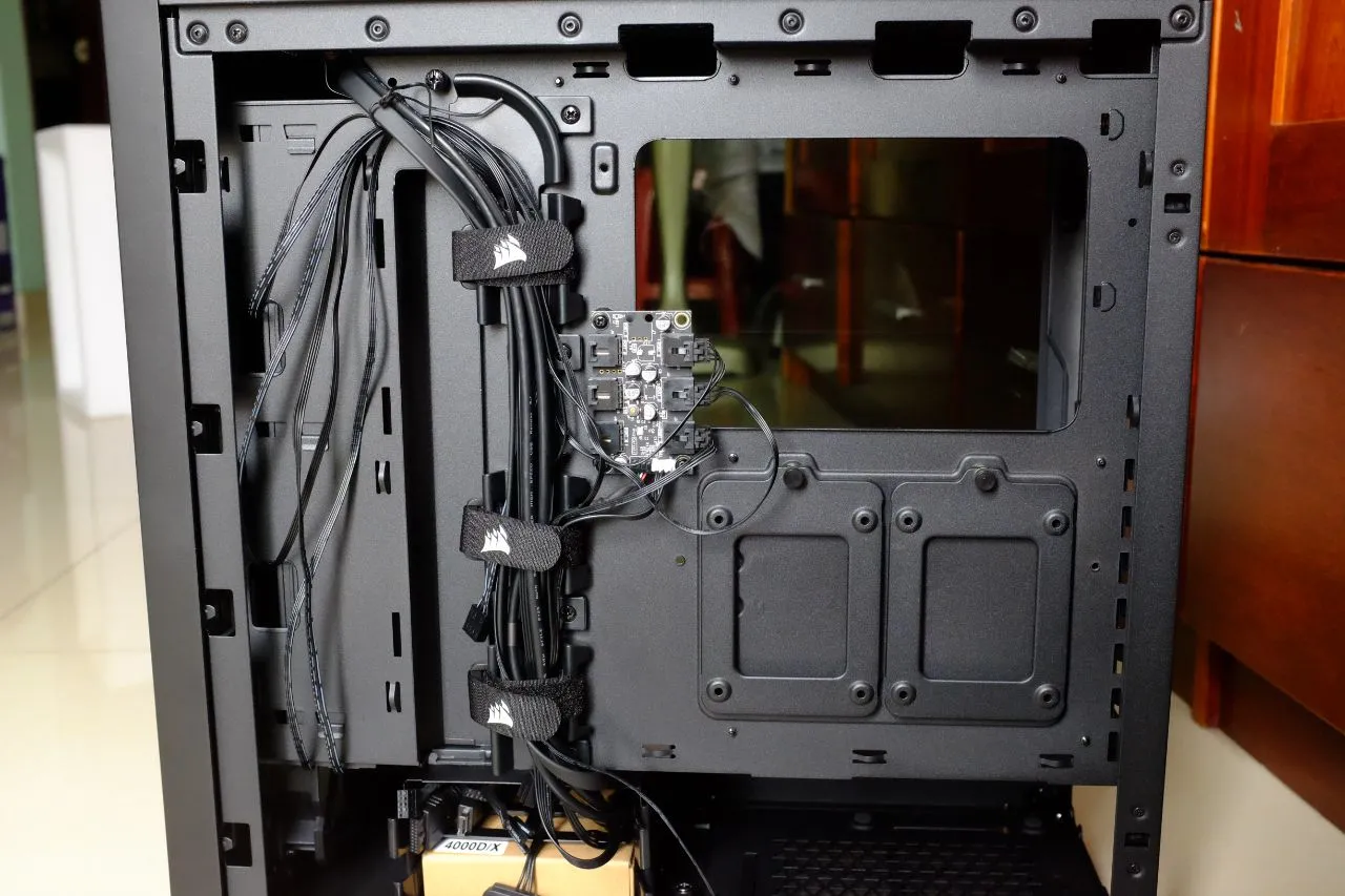 Corsair 4000X RGB cable management
