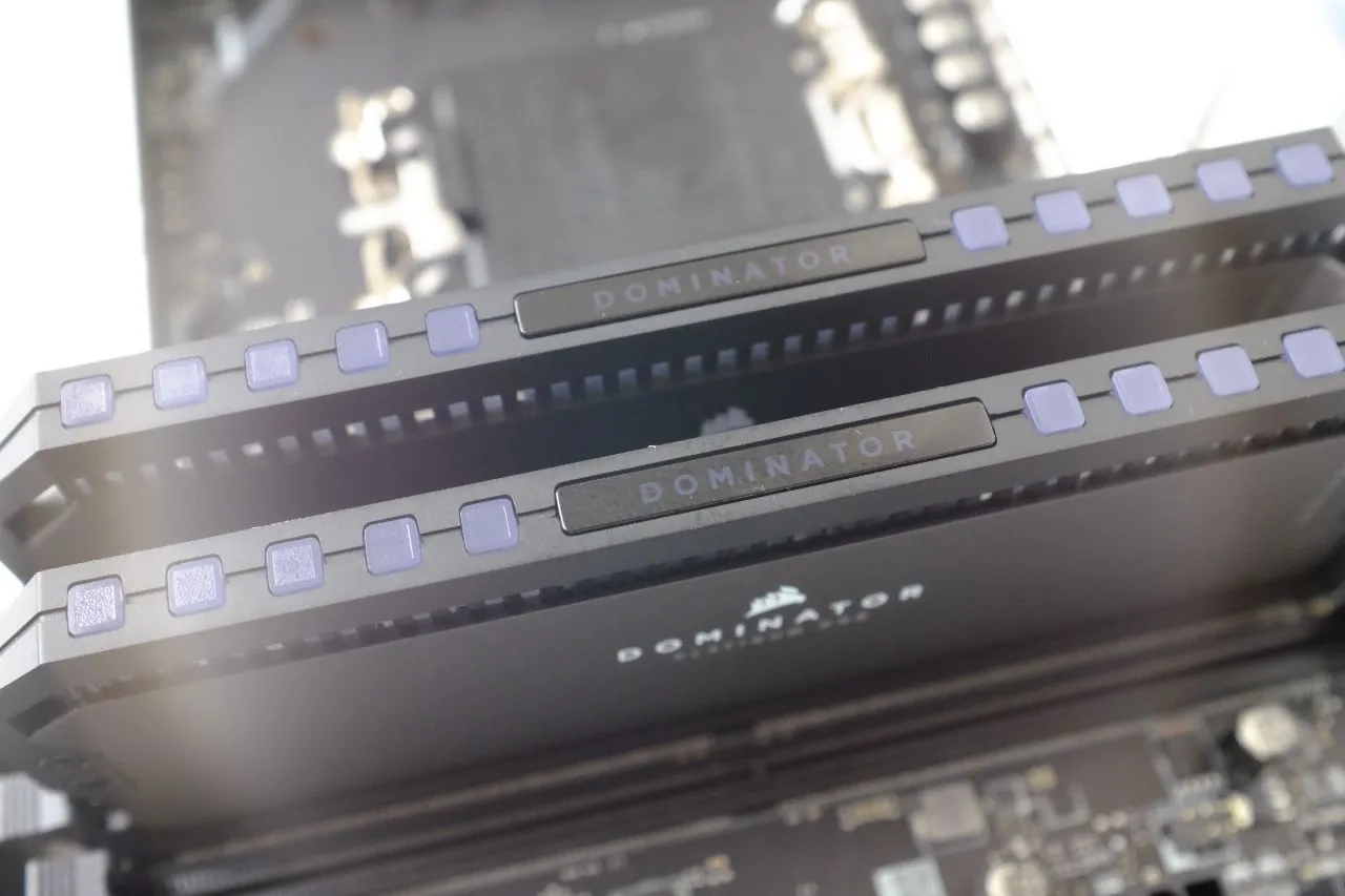 Corsair Dominator Platinum DDR5 32GB RAM Lighting