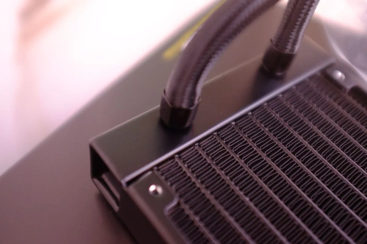 Corsair H100i ELITE LCD Display - CPU Block