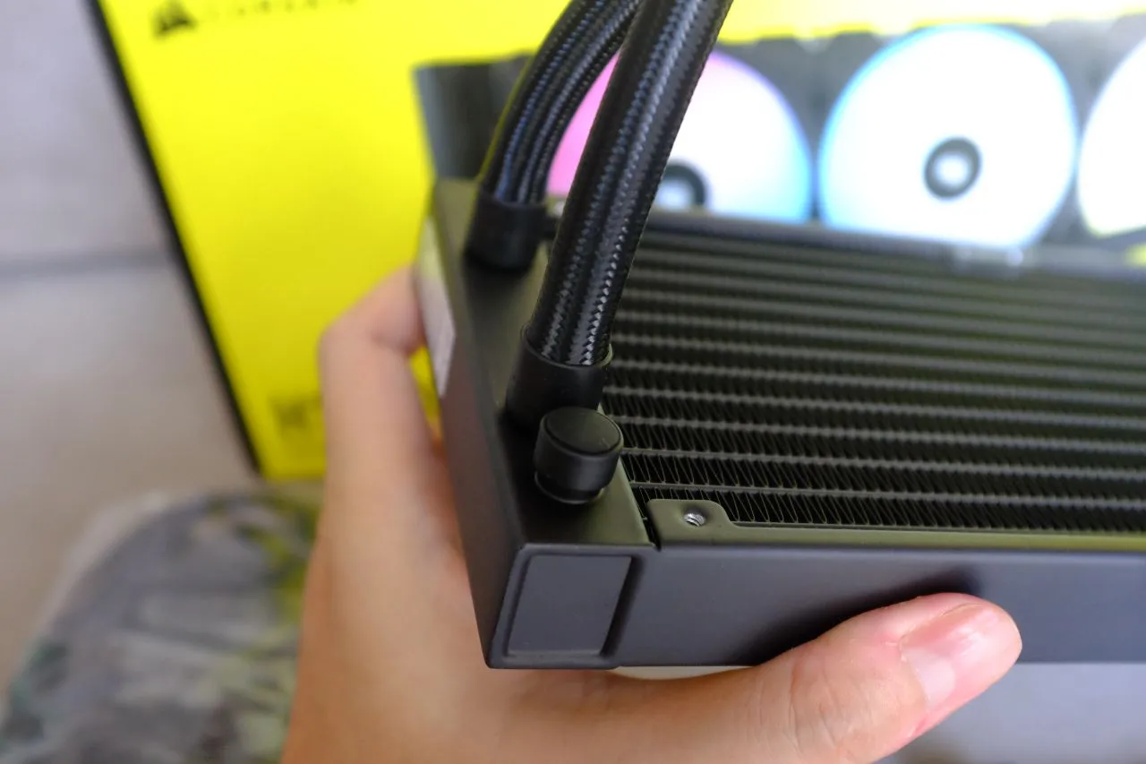 Corsair H150 RGB Pump Block Detail