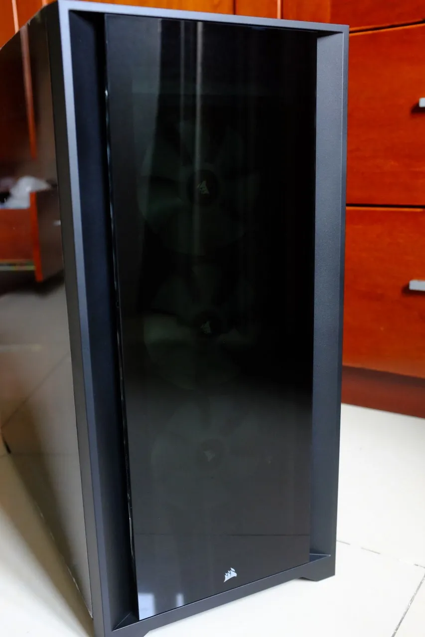 Corsair iCUE 5000X RGB Black - Interior View