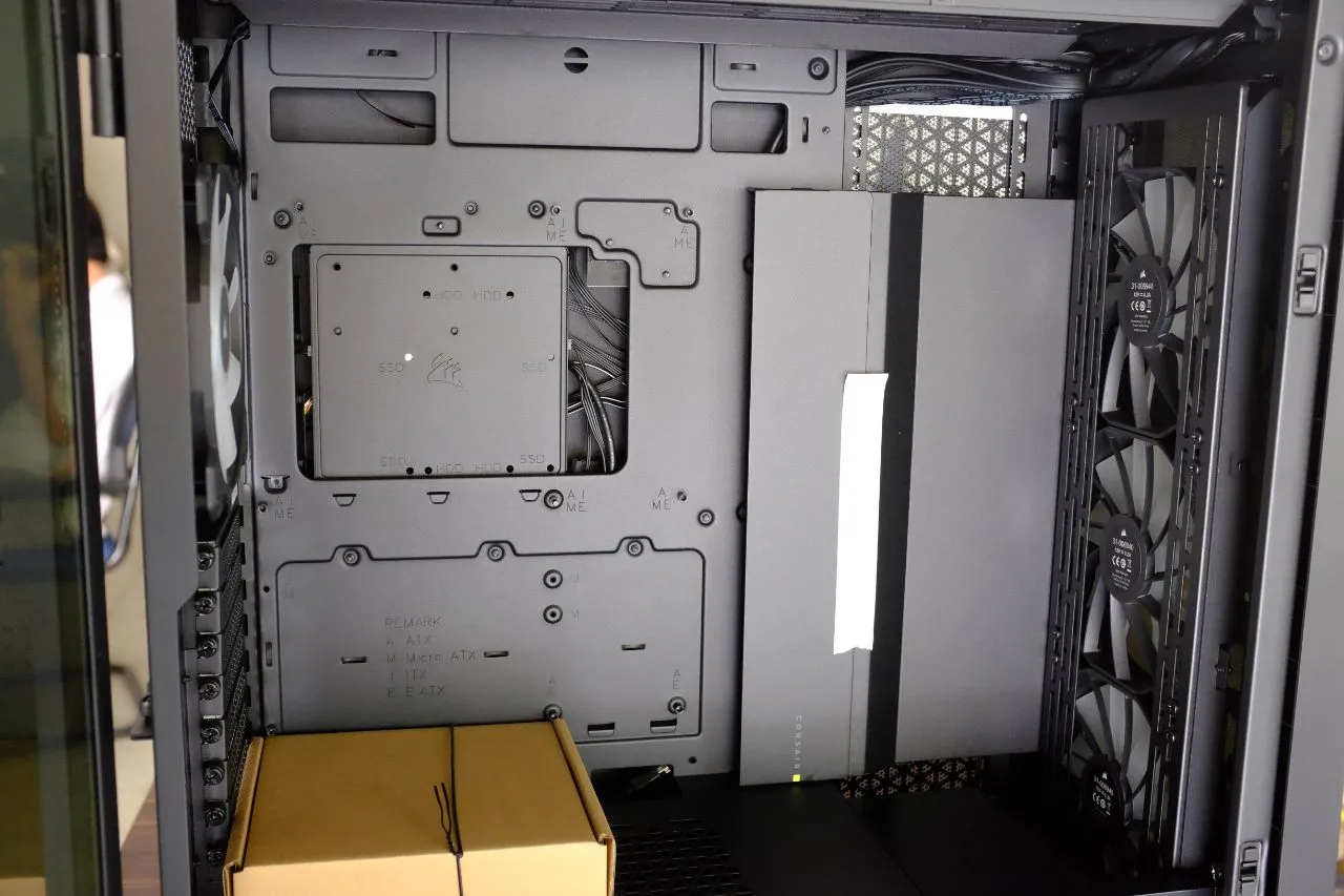 Corsair iCUE 7000X RGB - Interior