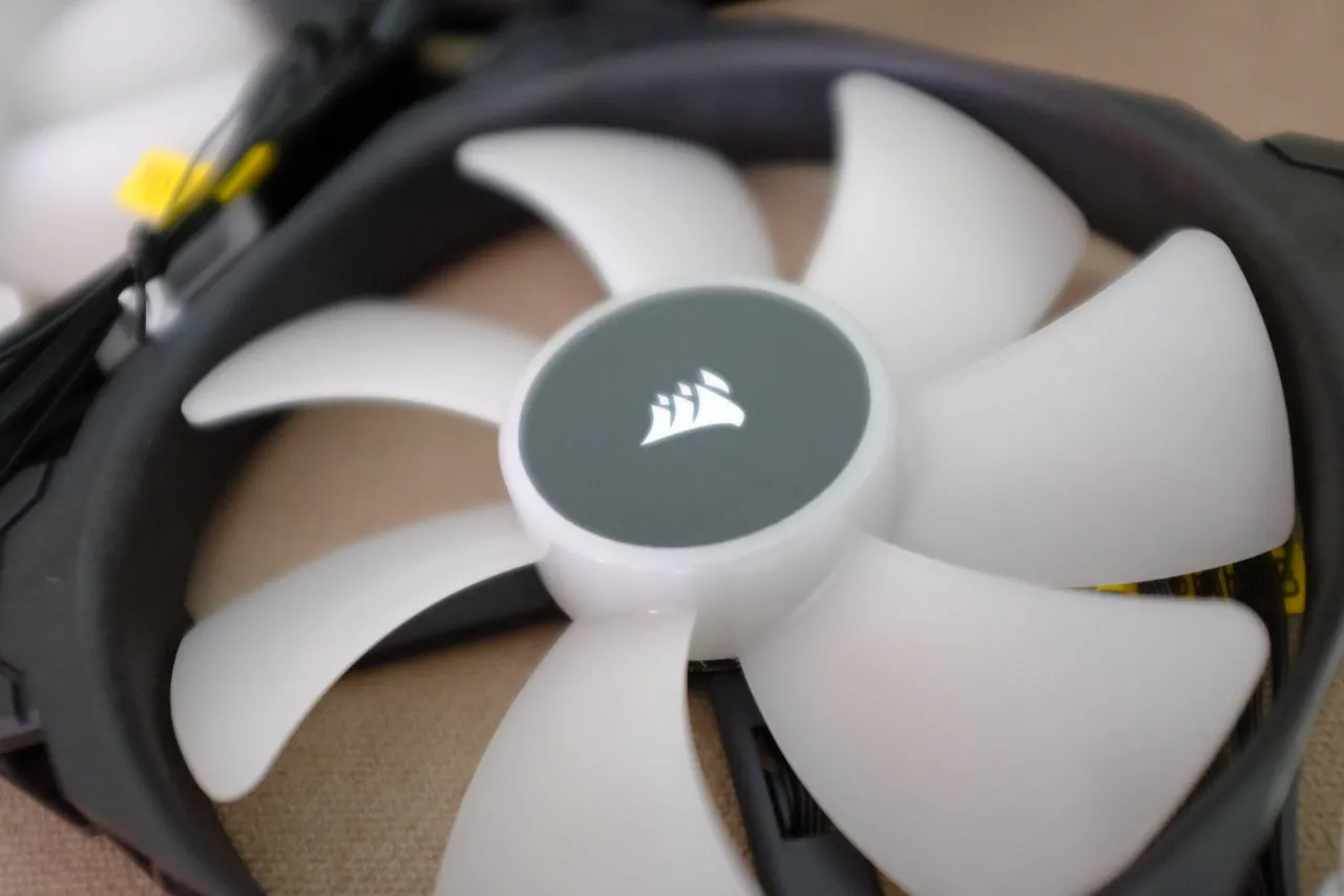 Corsair iCUE H170i Elite Capellix Commander Core