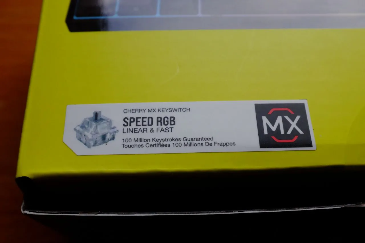 Corsair K65 RGB MINI MX Speed - In the Box