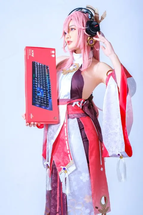 Cosplayer highlighting Adata XPG gaming keyboard