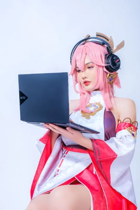 Cosplayer with Adata XPG Xenia 14 laptop