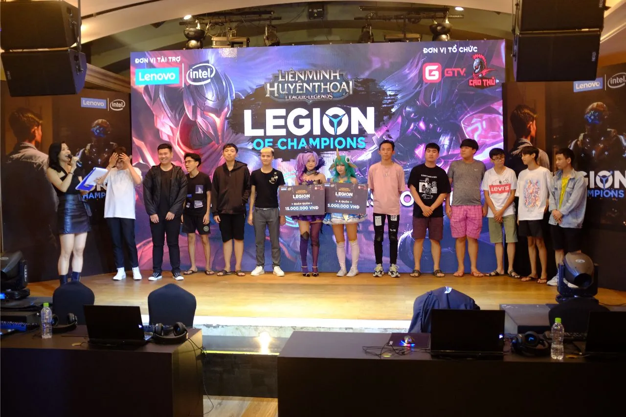 Fans at the Legion of Champions Finals