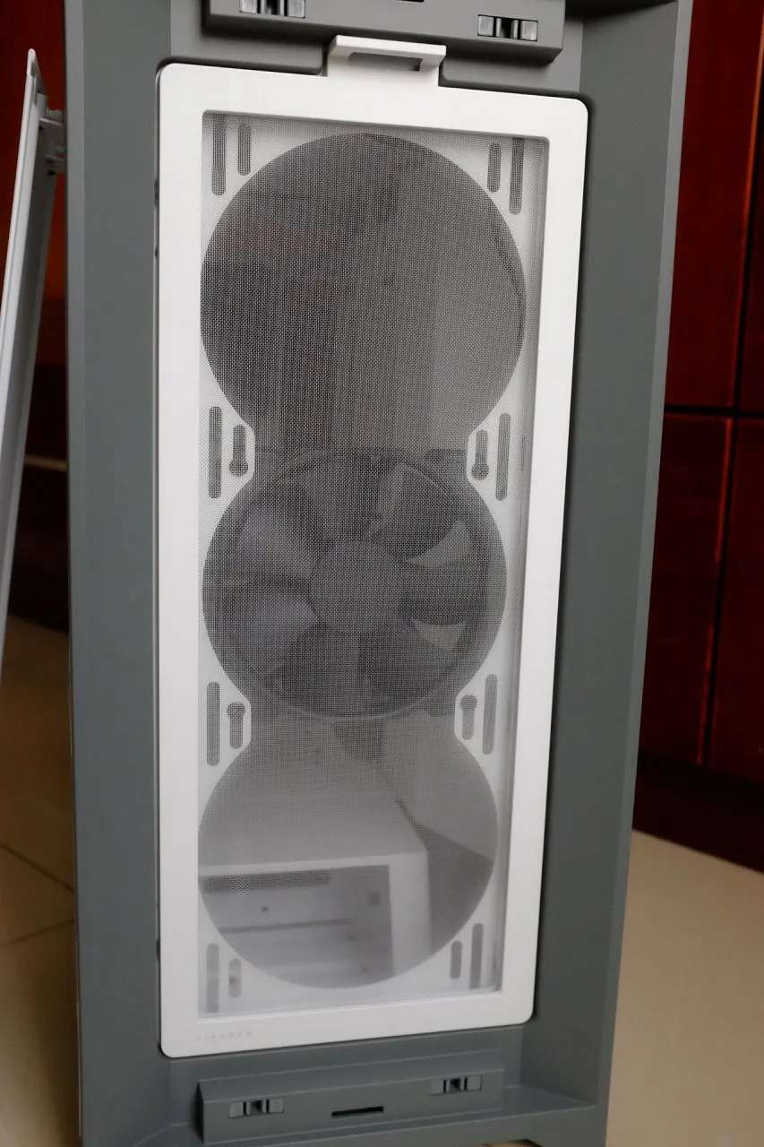 Front view of the Corsair 5000D Tempered Glass Case highlighting its size and front panel.