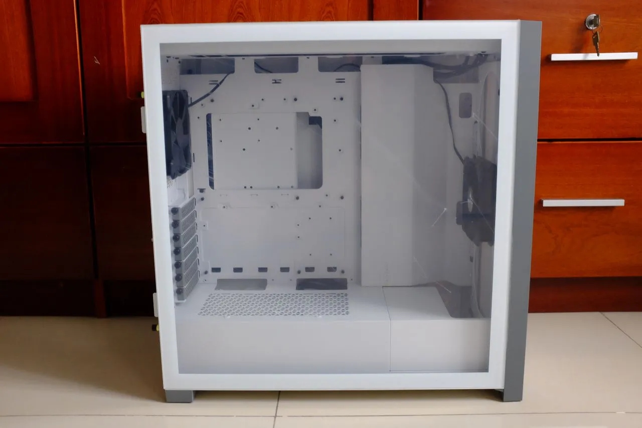 Front view of the Corsair 5000D Tempered Glass Case