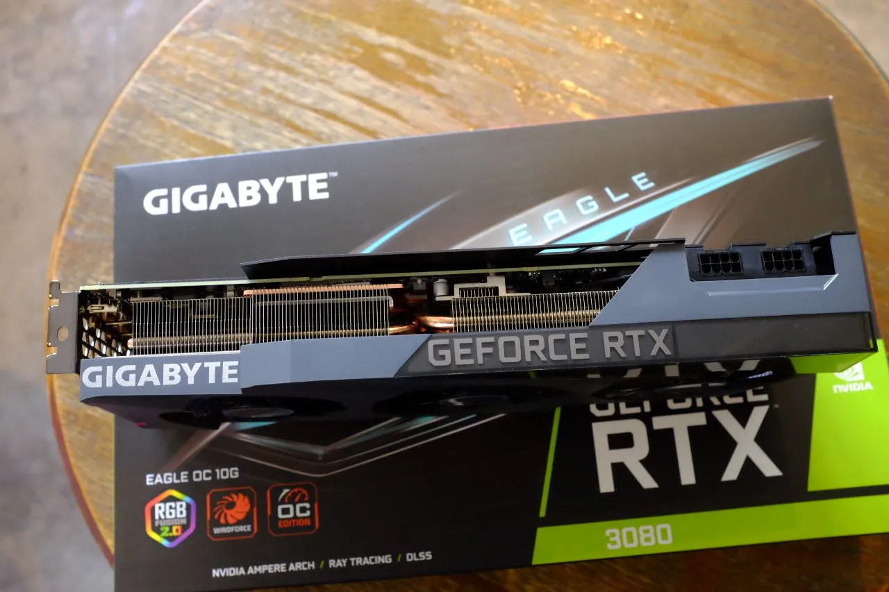 Gigabyte RTX 3080 Eagle Gaming OC 10G - Top View