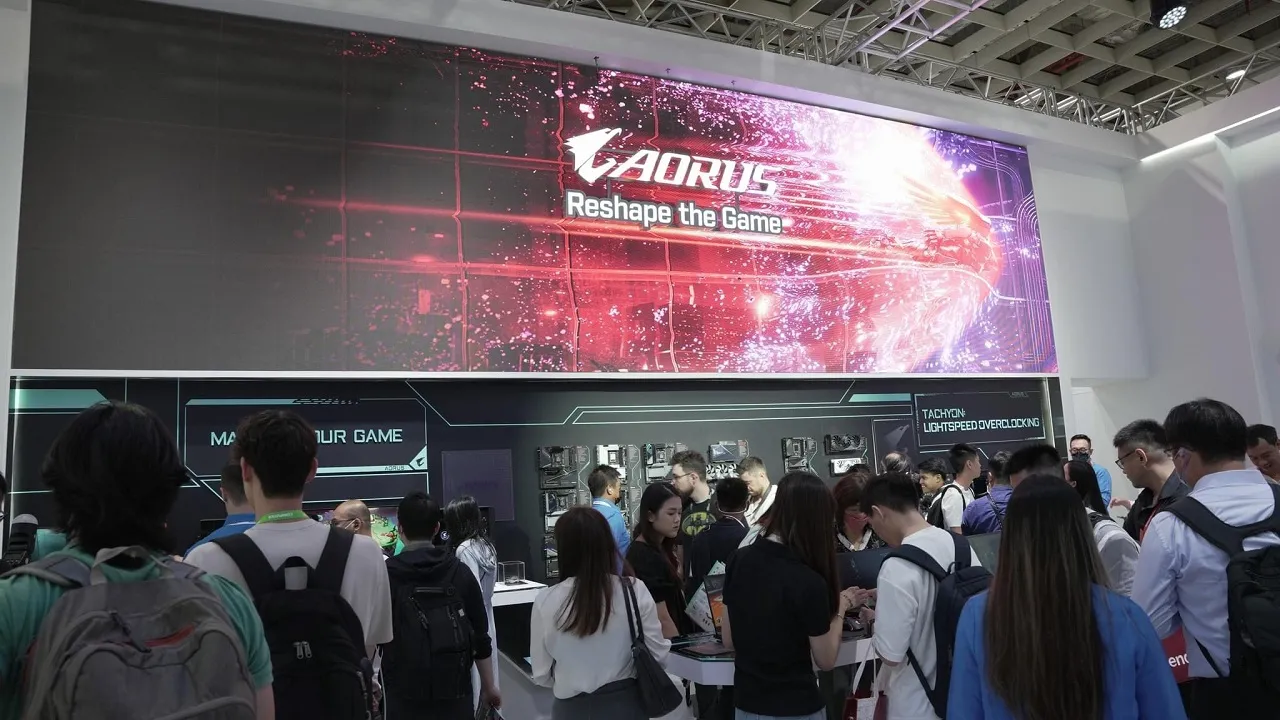 GIGABYTE staff showcasing products at COMPUTEX