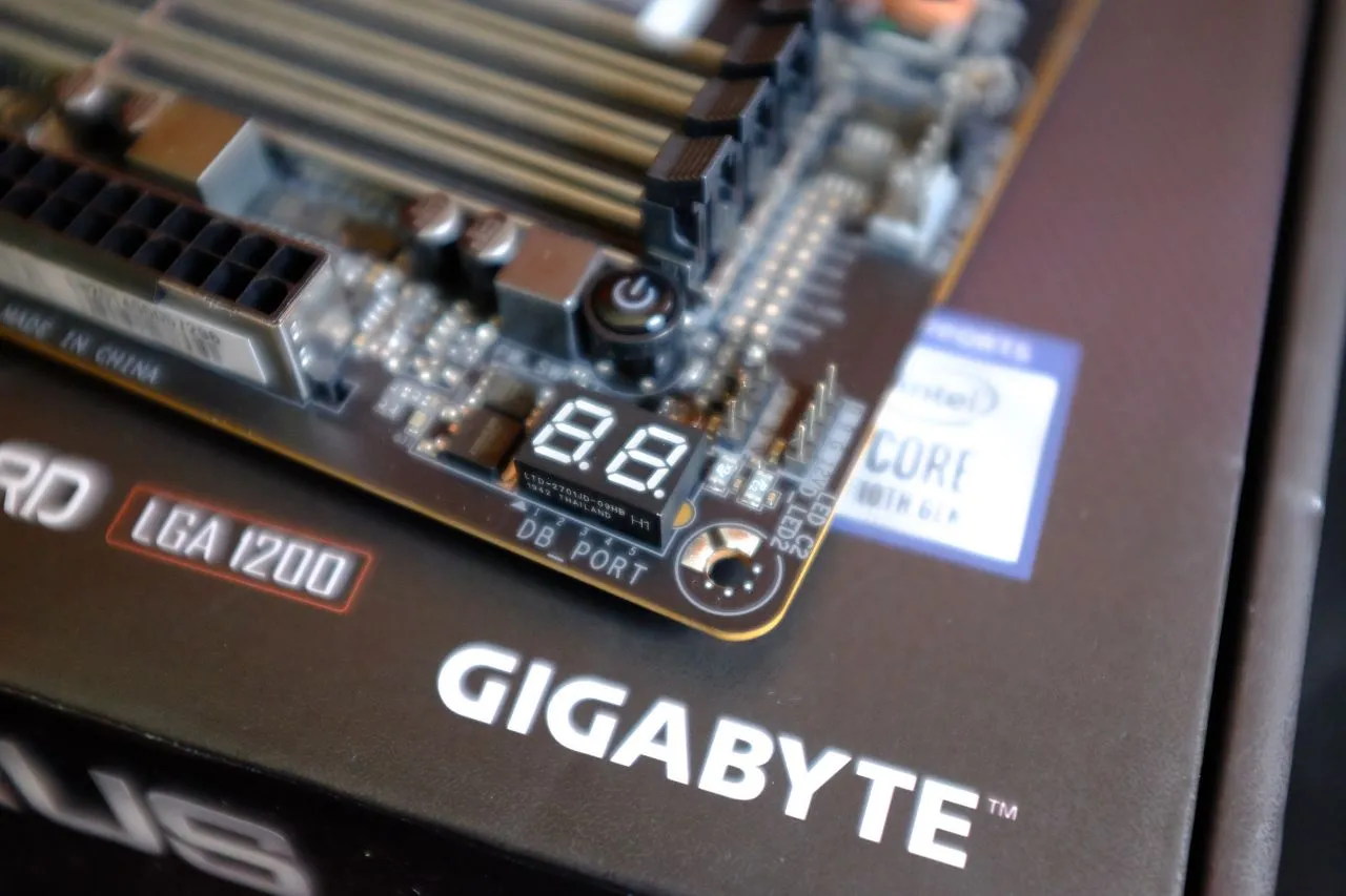 Gigabyte Z490 AORUS Master Debug LED