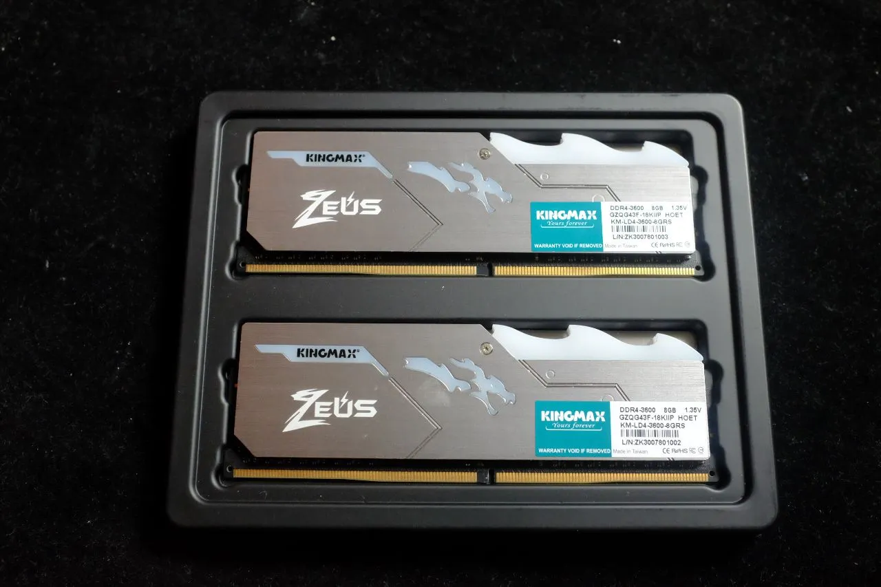 Kingmax Zeus Dragon DDR4 RGB 3600 close-up