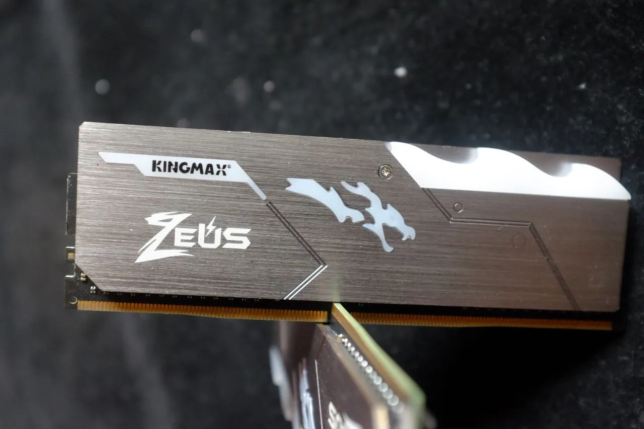 Kingmax Zeus Dragon DDR4 RGB 3600 lighting