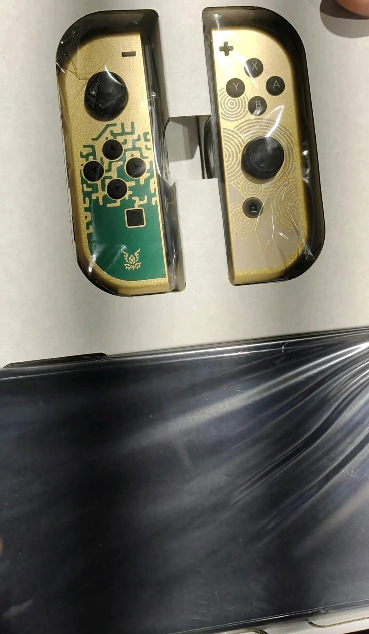 Leaked image of the Nintendo Switch OLED Zelda: Tears of the Kingdom edition Joy-Cons