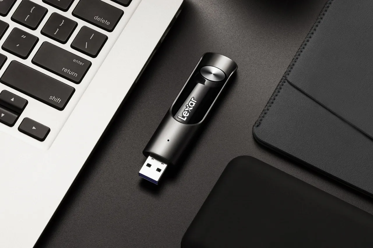 Lexar JumpDrive P30 USB Flash Drive