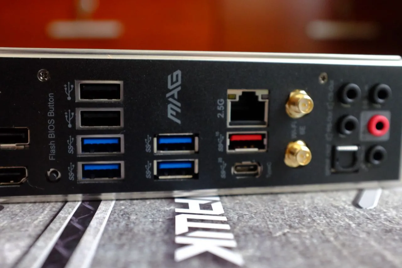 MSI MAG Z590 Tomahawk Wifi - Rear I/O