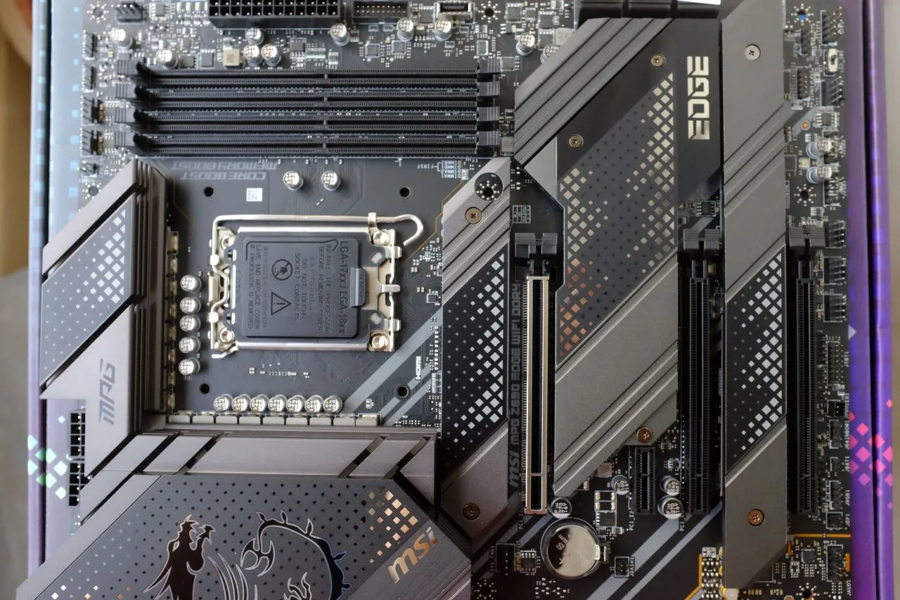 MSI MPG Z690 Edge Wifi DDR4 - Heatsinks