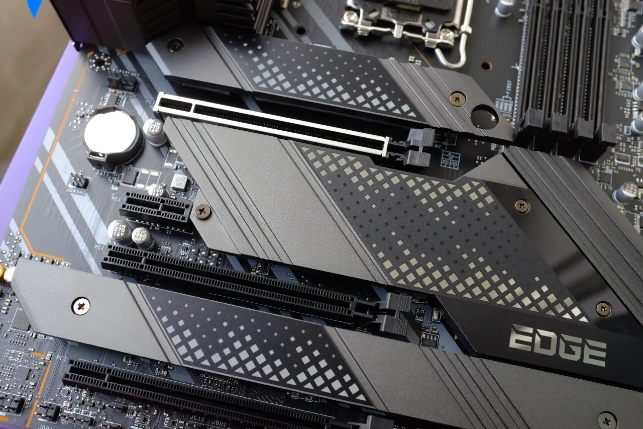 MSI MPG Z690 Edge Wifi DDR4 - M.2 Slots