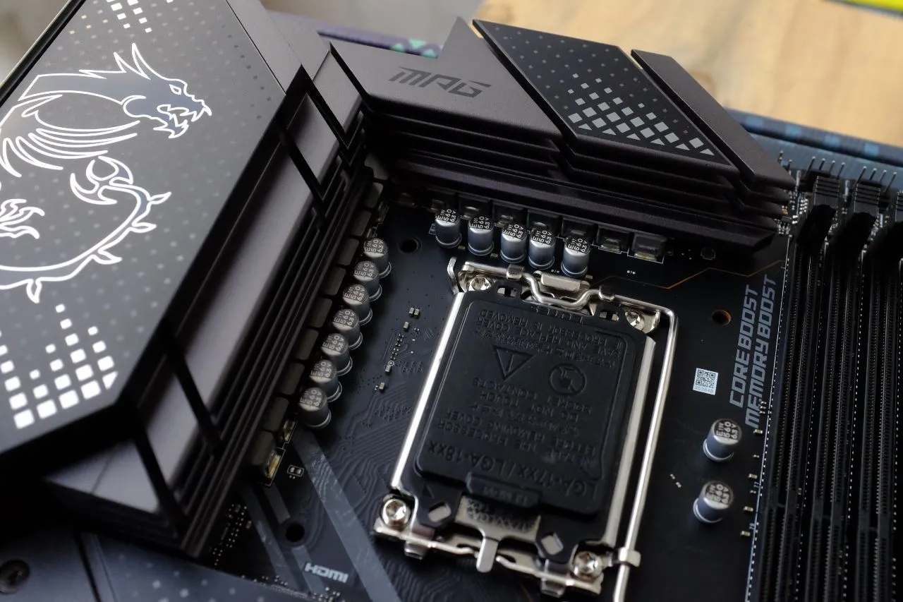 MSI MPG Z690 Edge Wifi DDR4 - PCIe Slots