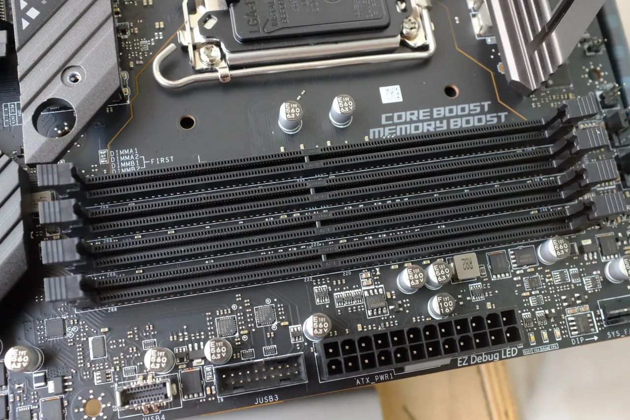 MSI MPG Z690 Edge Wifi DDR4 - Rear IO