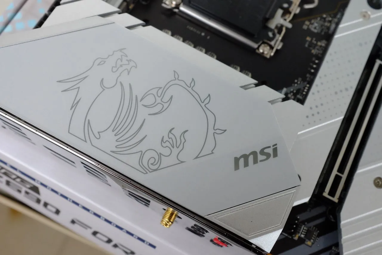 MSI MPG Z690 Force Wifi Heatsinks