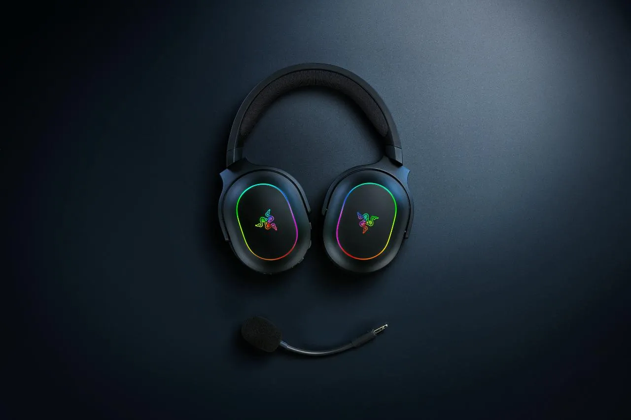 Razer Barracuda X Chroma Wireless Gaming Headset - Comfort and Portability