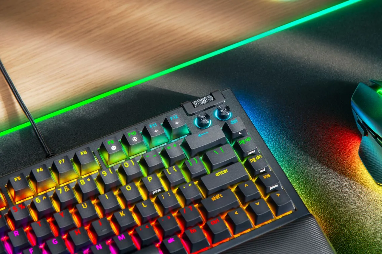 Razer BlackWidow V4 75% with Chroma RGB Lighting
