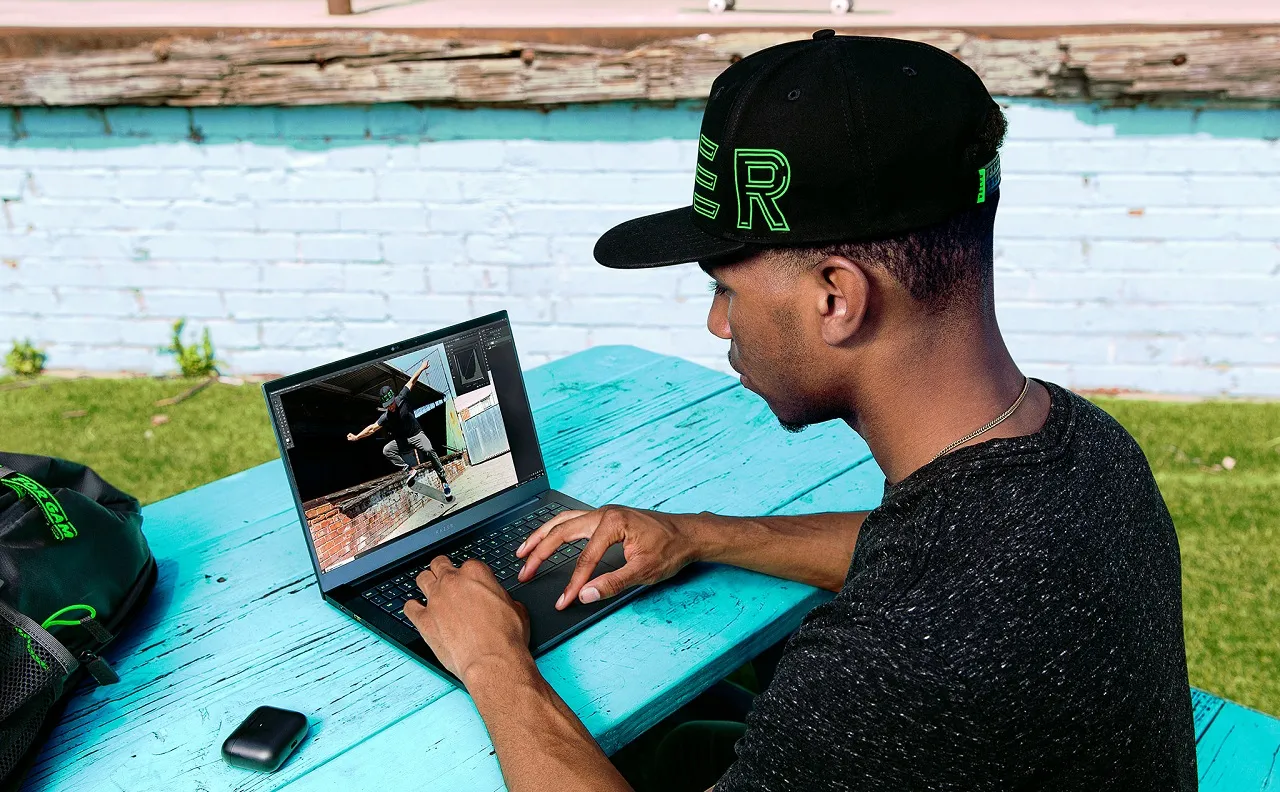 Razer Blade 14 with AMD Ryzen 7040HS Processor