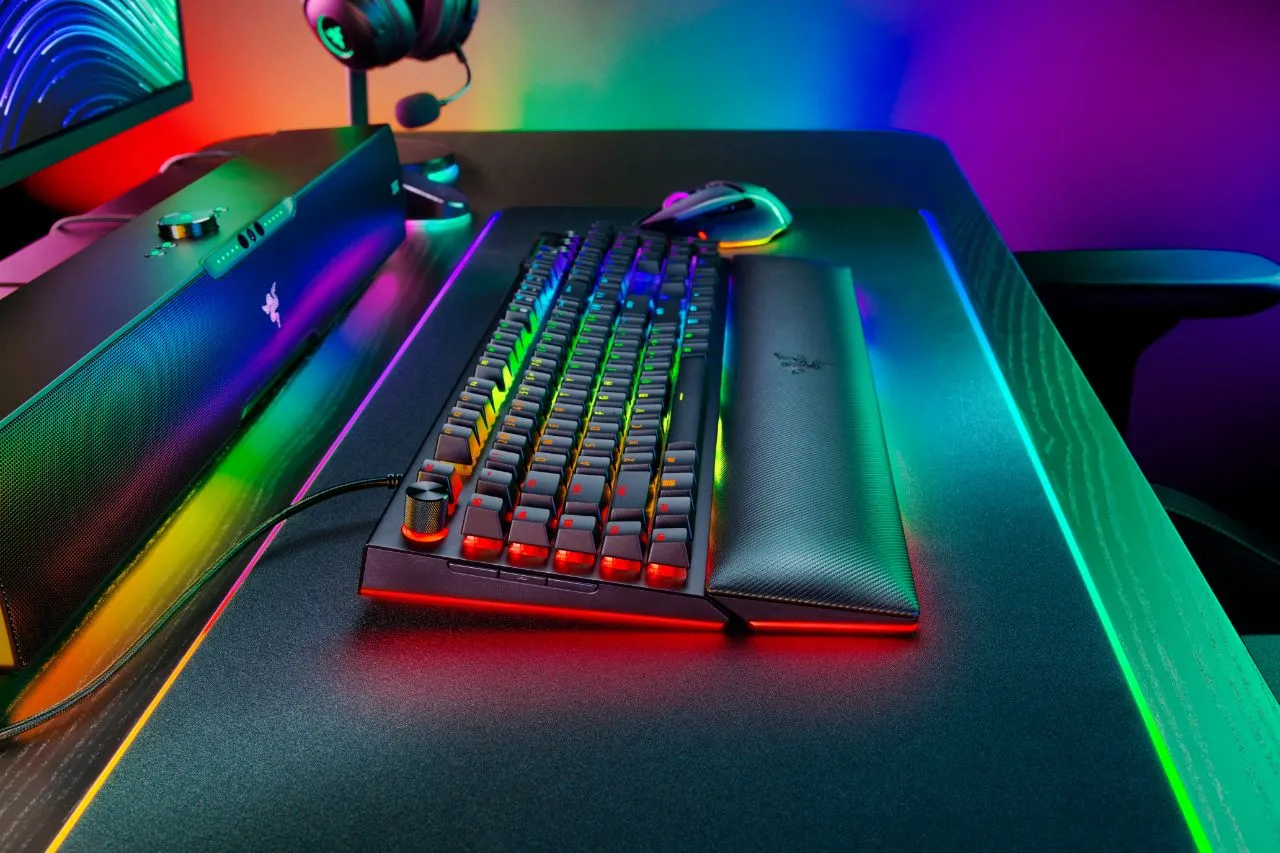 Razer cho ra mắt bàn phím chơi game BlackWidow V4 Pro - Tin Gaming Gear