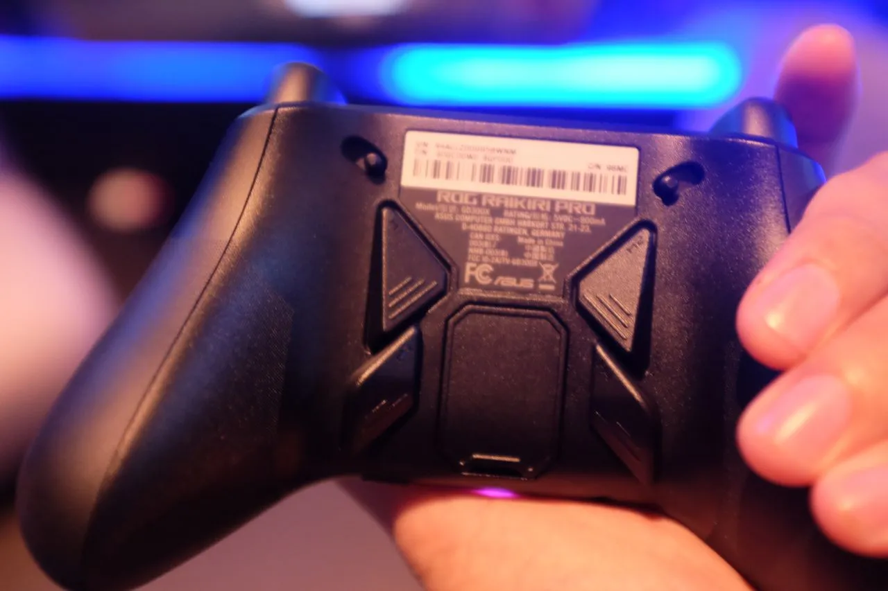 Rear buttons on the ASUS ROG Raikiri Pro