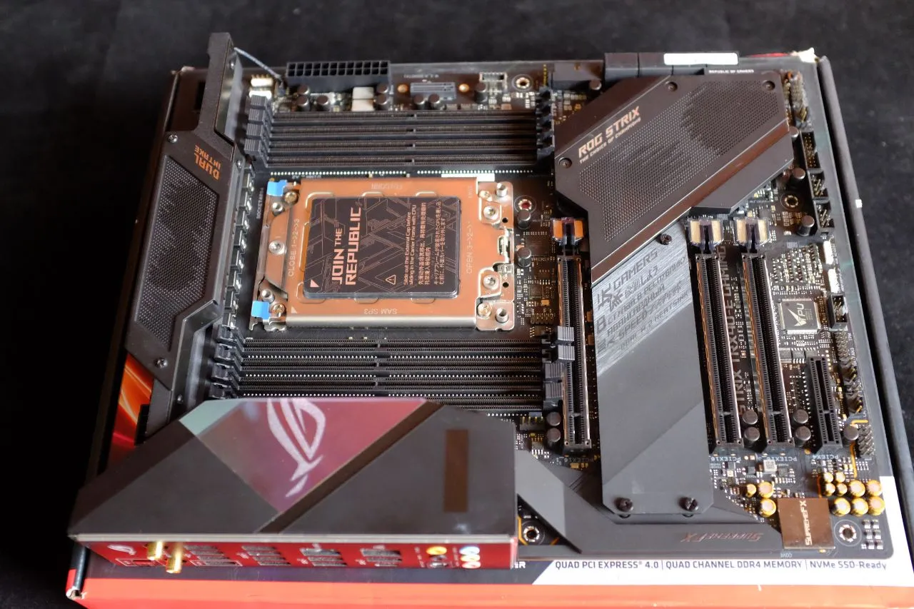 Reinforced CPU socket
