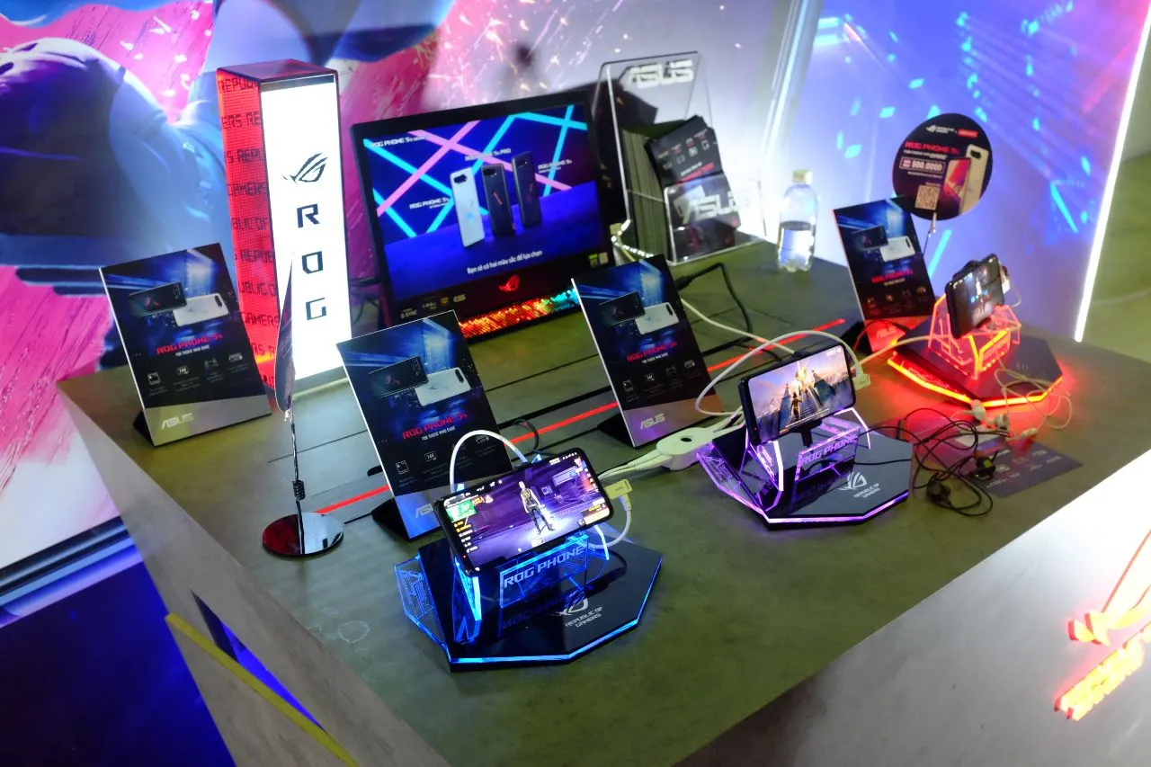 ROG Phone 5s during gameplay