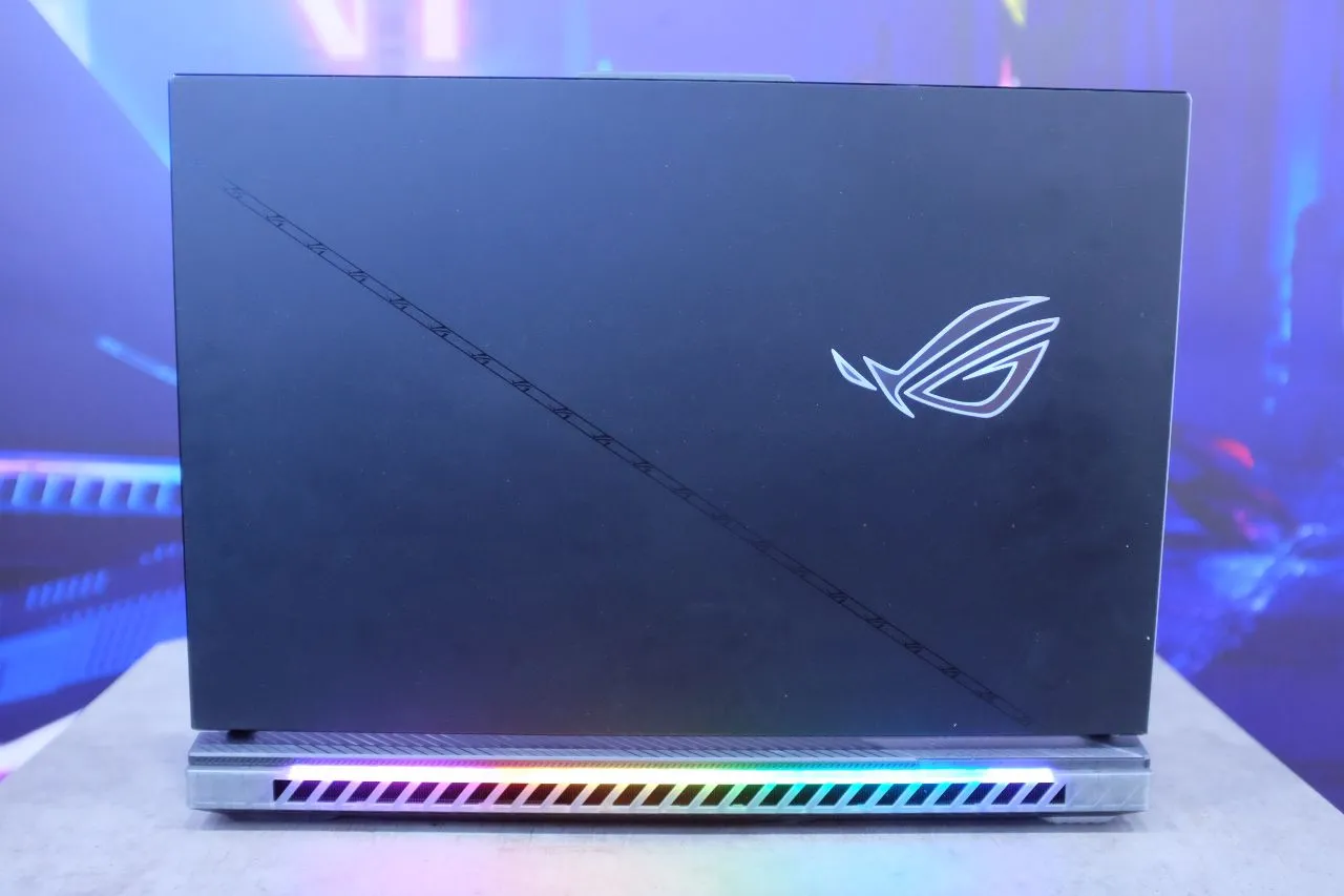 ROG Strix SCAR 18 front view