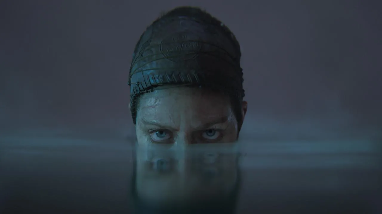 Senua looking upwards in a dramatic pose.