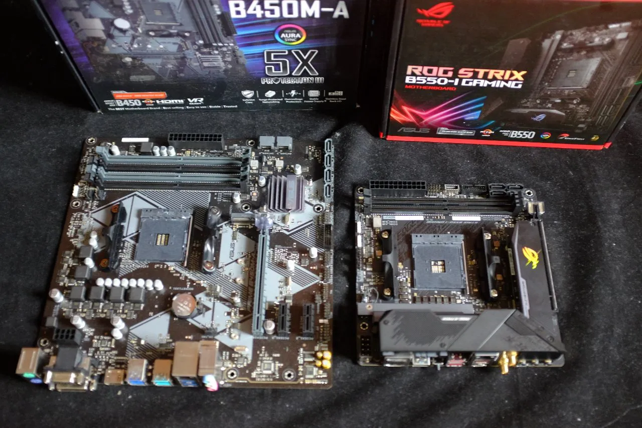 Size comparison of ASUS Strix B550-I Gaming and ASUS B450-A Prime