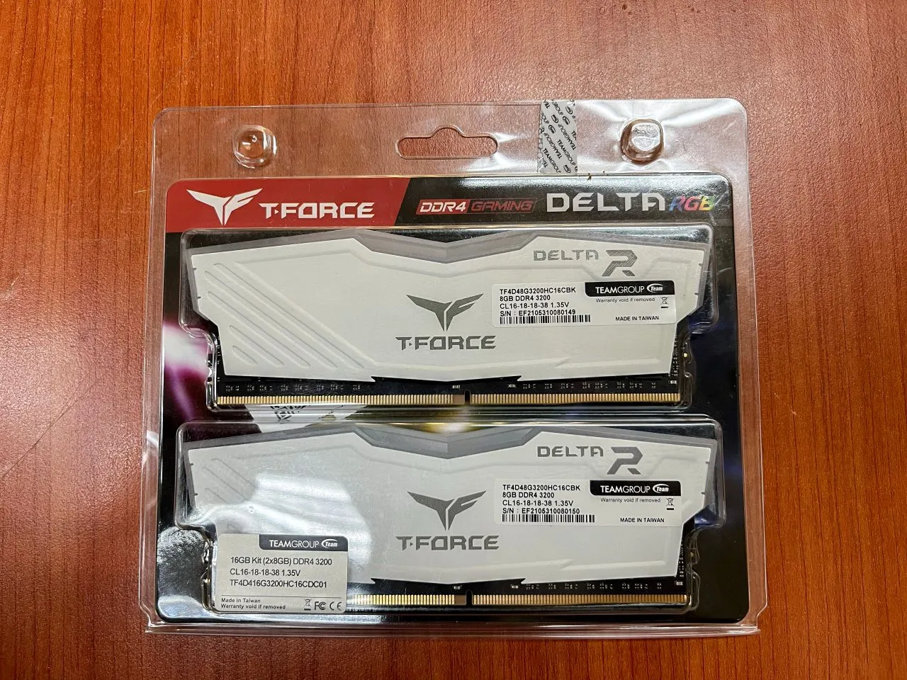 T-Force Delta RGB DDR4 3200MHz - Packaging